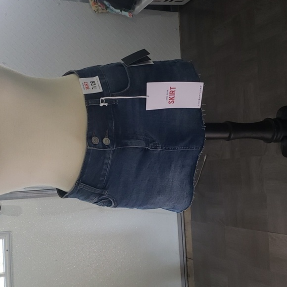 Ladies low rise skirt Celebrity Pink size 7/28‎